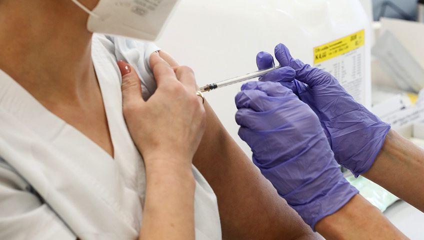 В прошлом году в мире от коронавируса умерли 17 000 работников системы здравоохранения