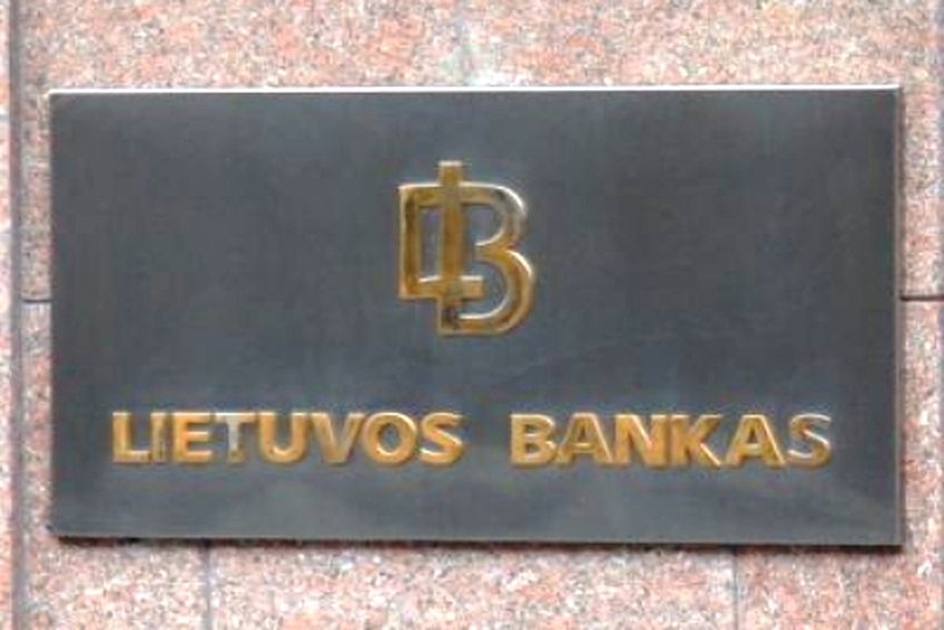В Литве политик потребовал снижения банковских сборов за операции клиентов


