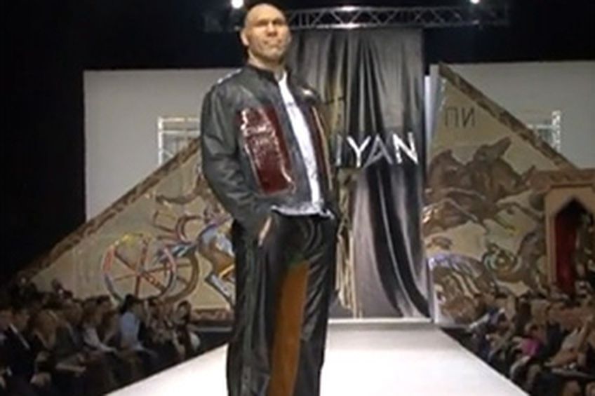 Николай Валуев впервые вышел на подиум в роли модели
