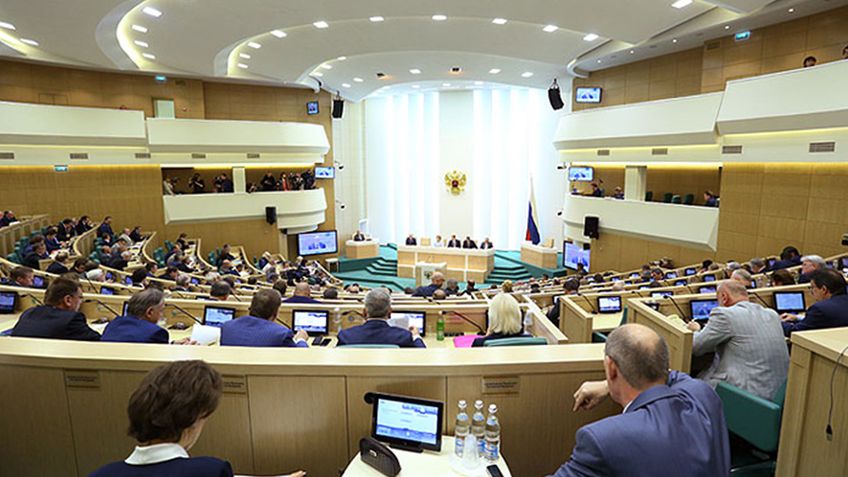 Совет Федерации отменил разрешение использовать армию на Украине