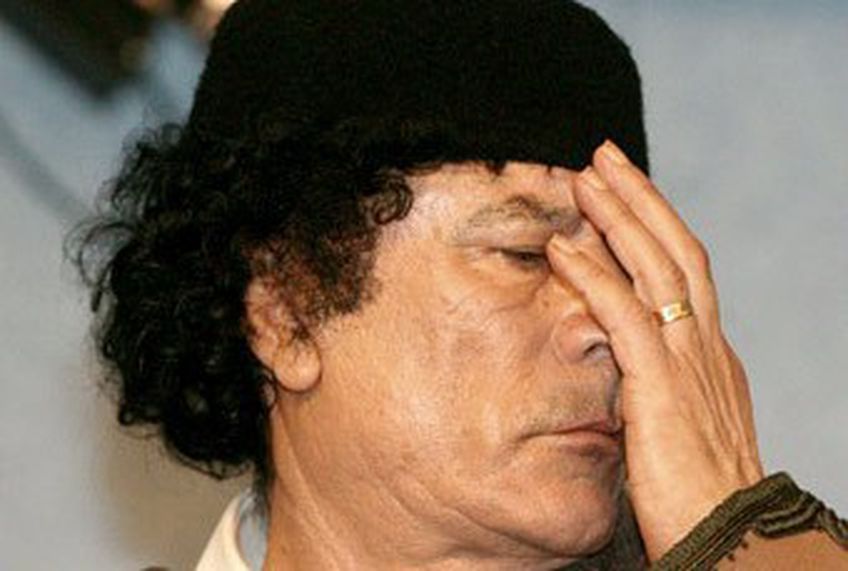 Каддафи призвал «варваров» прекратить бомбардировки                