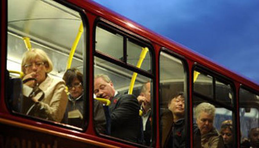 Безработным британцам предложили бесплатный проезд в автобусах