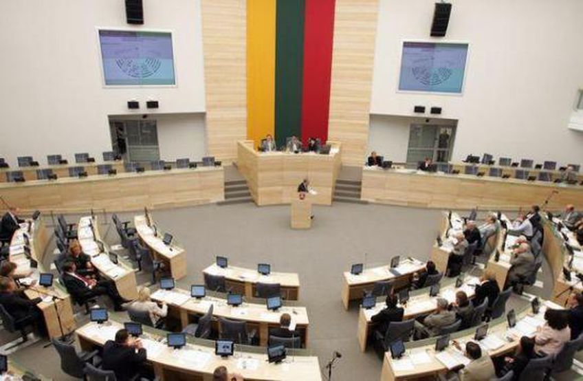 Сейм Литвы решает, как запретить торговлю алкоголем в Интернете                                