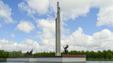 Петиция в защиту памятников борцам с нацизмом в Латвии собрала нужные 10 тыс. подписей