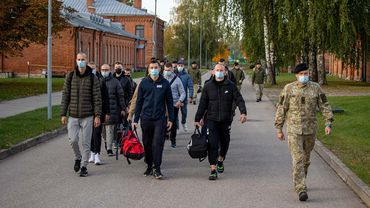 К службе в литовской армии приступают почти 1000 юношей