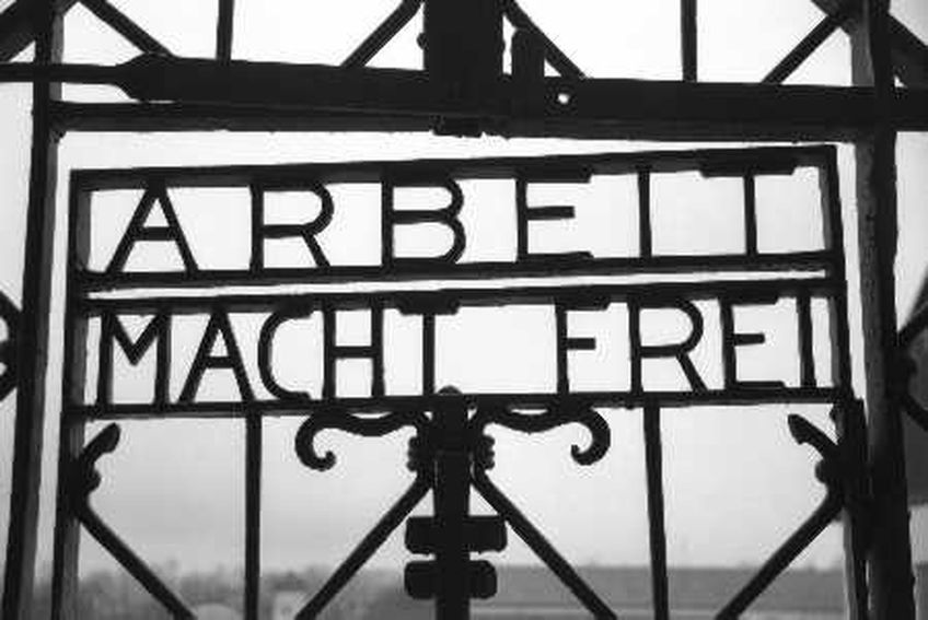 Надпись с ворот Освенцима украли, чтобы профинансировать теракты в Швеции