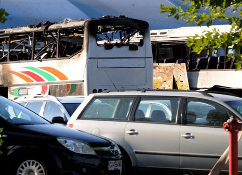 Двое россиян пострадали при теракте в болгарском аэропорту