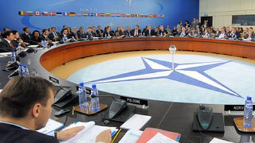 Инопресса: Ради оттепели с Россией НАТО жмет на тормоза с Грузией и Украиной. Лидерство США под угрозой