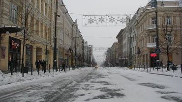Тротуар на проспекте Гедиминаса крошится от мороза                                 