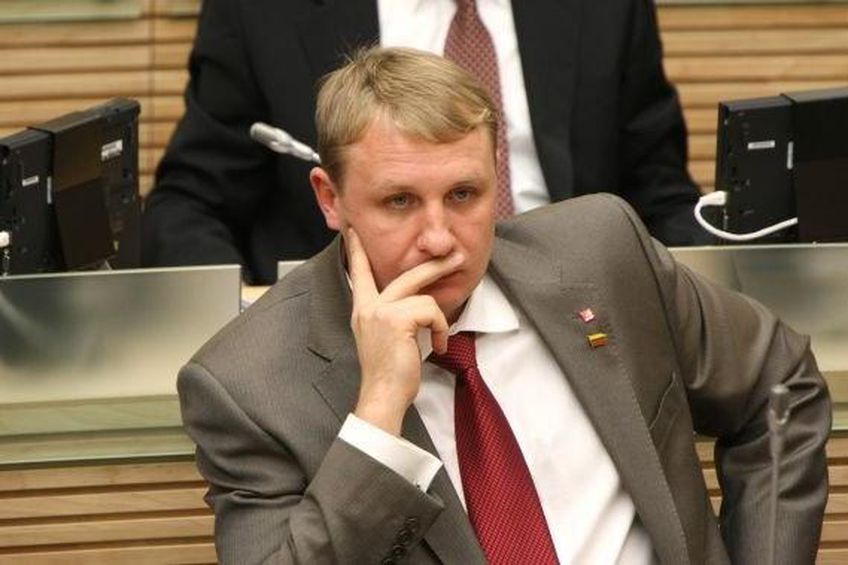 Литовских депутатов призывают сдать кровь на наличие в ней наркотиков