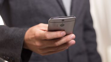 Бизнес-клиенты „Swedbank“ уже могут рассчитаться бесконтактным способом чрез телефон или "умные" часы