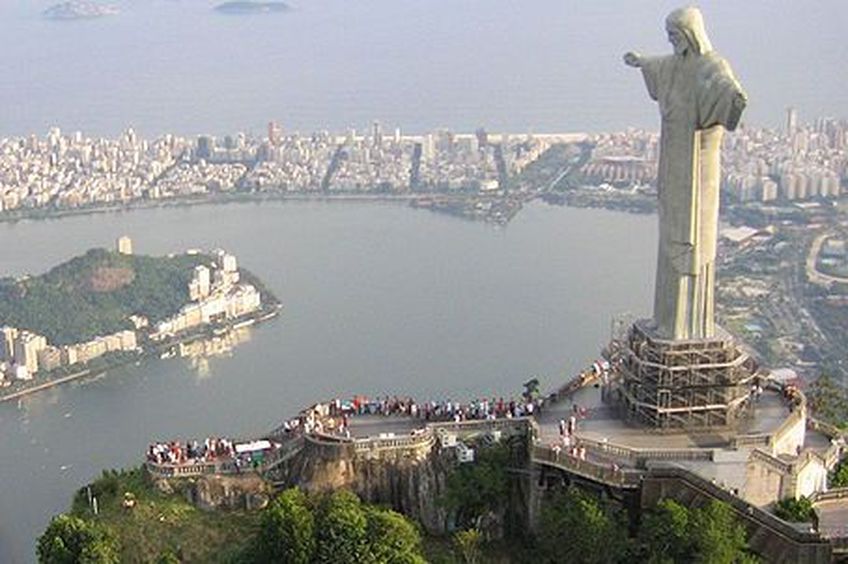 В Рио-де-Жанейро отреставрировали статую Христа