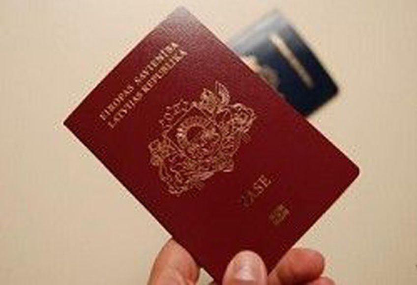 Минюст Латвии предложил лишать гражданства без суда