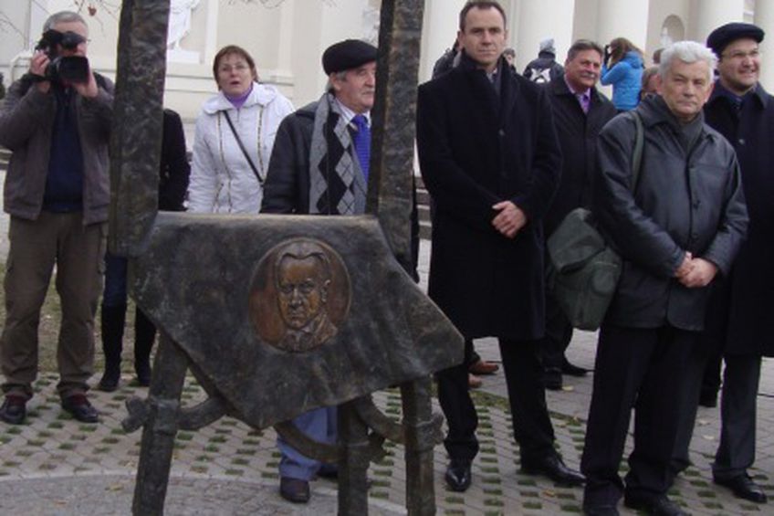 В Вильнюсе открыта скульптура памяти Мстислава Добужинского                                                                                           