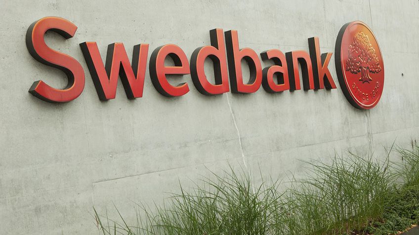 „Swedbank“ iki 30 eurų mažina kodų kortele tvirtinamų pavedimų limitą