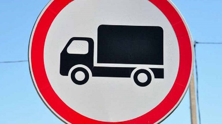 Комисия по безопасности движения напоминает о правилах парковки крупных автобилей