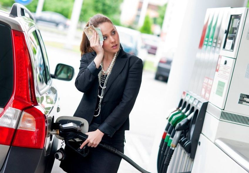 Цена на бензин снова приближается к 5 литам