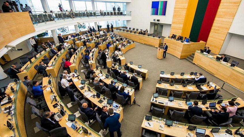 Skirtingos pozicijos dėl teisėkūros proceso Lietuvoje: vieniems jis „atbulas“, kiti žada tobulinti