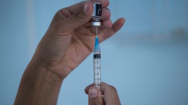 Детей с 12 лет начинают прививать бустерной дозой вакцины Pfizer
