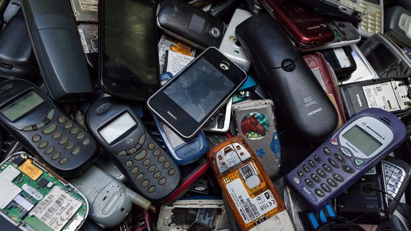 С 27 ноября во всей Литве начинают скупать старые телефоны и планшеты