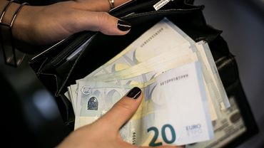 Минимальная месячная зарплата повышается до 400 евро