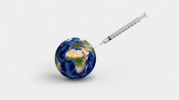 "Sanofi": цена дозы вакцины от COVID-19 будет меньше 10 евро