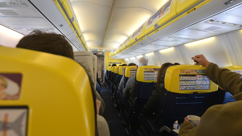 СМИ: более 30 пассажиров Ryanair пострадали из-за падения давления в салоне самолета