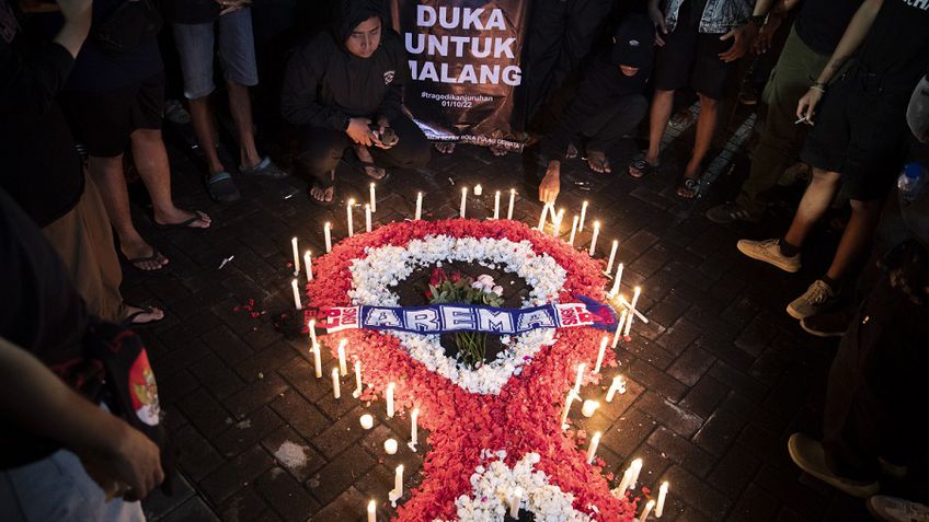 Indonezijoje per futbolo rungtynes žuvo 125 žmonės, iš jų – 17 vaikų