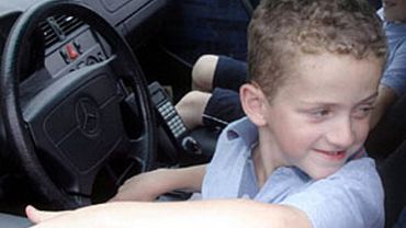 Лишенный водительских прав папа попросил 12-летнего сына сесть за руль