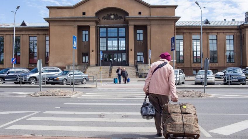 Латвия решит, разрешать ли Литве возить пассажиров в Даугавпилс