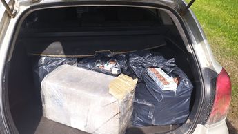 В багажнике машины жителя Панявежиса обнаружен груз белорусских сигарет стоимостью более 10 тысяч. евро
