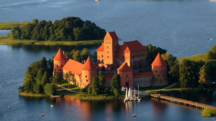 В литовские замки и усадьбы будут приглашать туристов из России