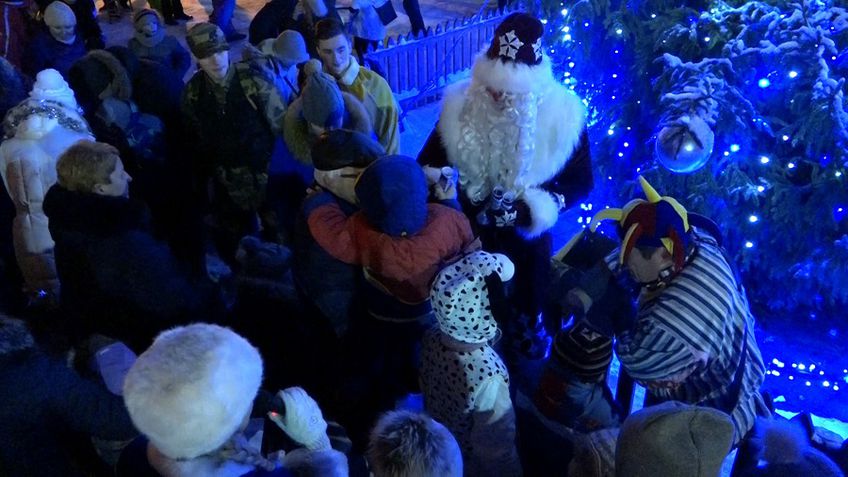 Рождественская ярмарка «Не переставай верить в чудеса» в Висагинасе. Видео репортаж с площади «Сантарвес»