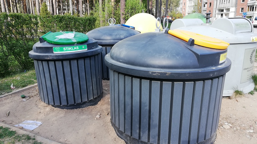 В Висагинасе в двух контейнерах для смешанных отходов установлены ...