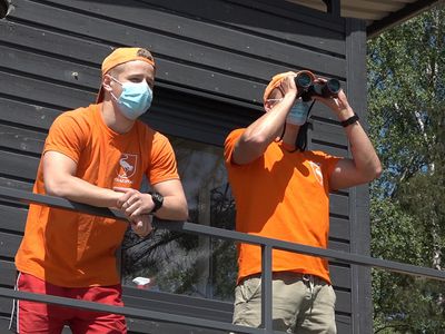 Купаться разрешается, но смельчаков пока мало (видео) - В Висагинасе