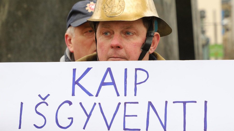 Пожарные на митинге у Дома правительства: мы не просим звезд с неба - Литва и страны Балтии