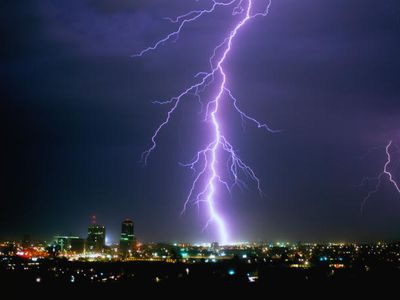 Пожарные предупреждают: будет стоять жара, возможна гроза - Литва и страны Балтии