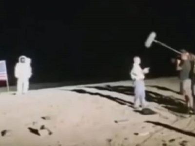 Месть Ассанжа: опубликовано постановочное видео высадки американцев на Луну - Это интересно