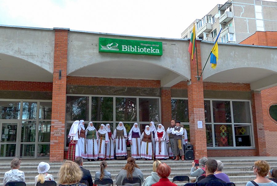 Национальный костюм – важное наследие культуры (видео) - В Висагинасе