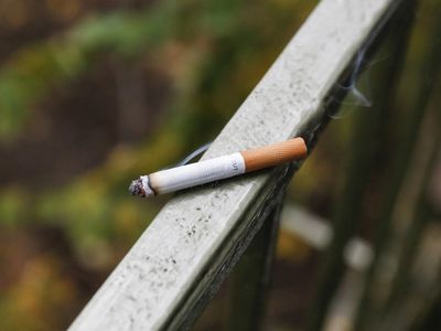 В Вильнюсе уже запрещено курить в 270 многоквартирных домах - Литва и страны Балтии