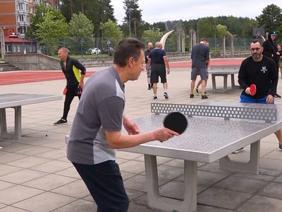 Ветер не помеха для висагинских энтузиастов настольного тенниса (видео) - В Висагинасе