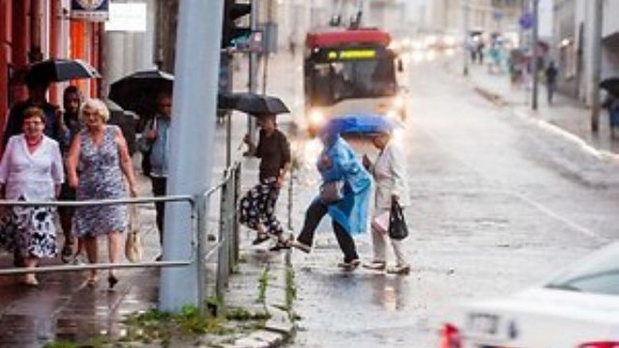 На Жолинес ожидается дождь, гроза и порывистый ветер - Литва и страны Балтии