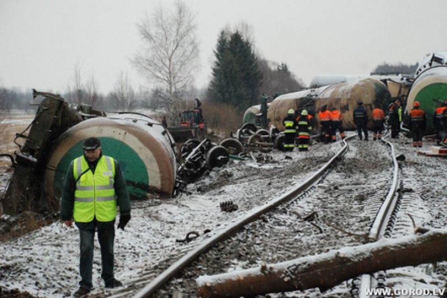 Под Даугавпилсом перевернулся поезд: произошла утечка химикатов                                 - Литва и страны Балтии