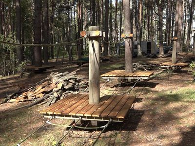 Обновляется веревочный парк развлечений, расположенный в пляжной зоне озера Висагинас (видео) - В Висагинасе