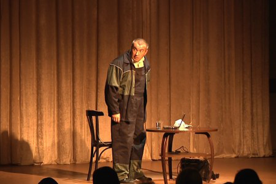  «Театр — не отображающее зеркало, а увеличительное стекло»                                                                     - В Висагинасе