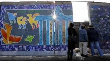 

Художники протестуют против разрушения Берлинской стены
