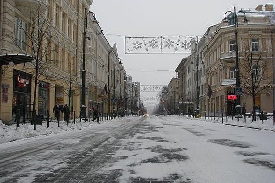 Тротуар на проспекте Гедиминаса крошится от мороза                                 