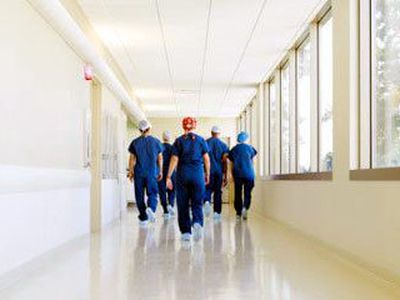 В Литве решается вопрос с оплатой больничных листов - Литва и страны Балтии