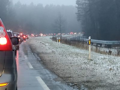 Пробок на дороге ИАЭС-Висагинас по всей видимости избежать не удастся. Расположение постов меняться не будет (видео) - В Висагинасе