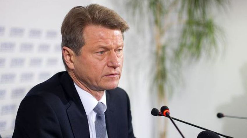 Экс-президент Литвы: В свободной стране депутатов не должны укладывать лицом в пол